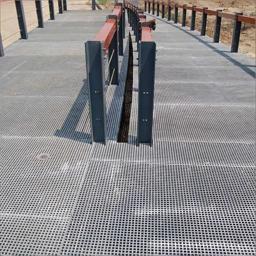 FRP grating walkway installed in Middle East desalination plant with anti-slip surface FRP grating walkway installed in Middle East desalination plant with anti-slip surface